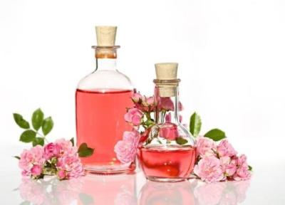 خواص جادویی گلاب؛ از تسکین درد و تقویت روحیه تا ضد پیری خواص جادویی گلاب؛ از تسکین درد و تقویت روحیه تا ضد پیری